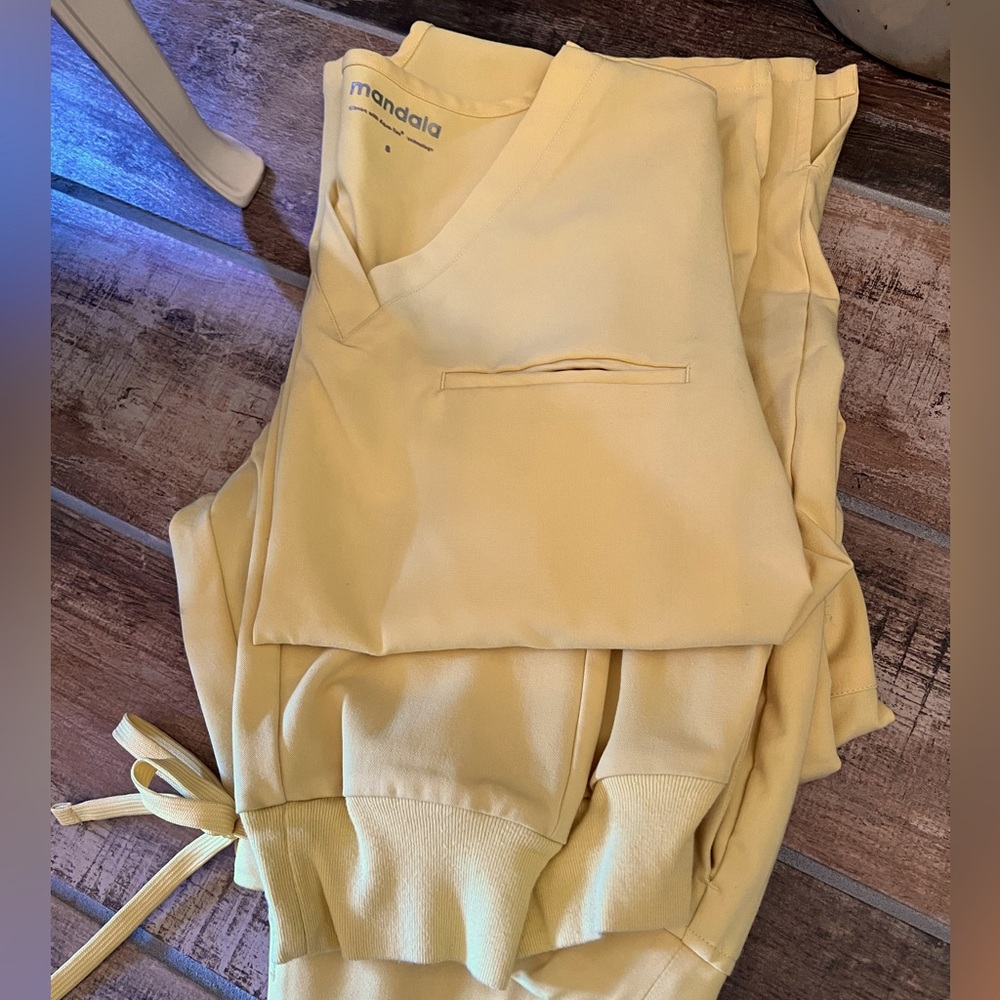 Mandala jogger scrub set